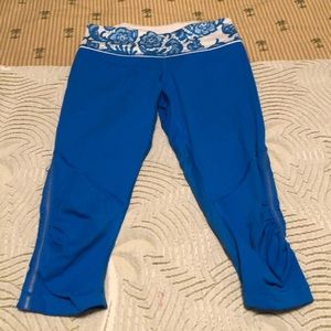 Lululemon cropped pants.